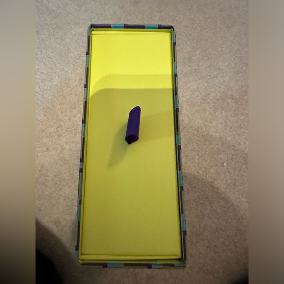 Tory Burch Hard Box with Pull tabs - Picture 4 of 8